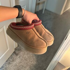 Tazz Platform Uggs size 7